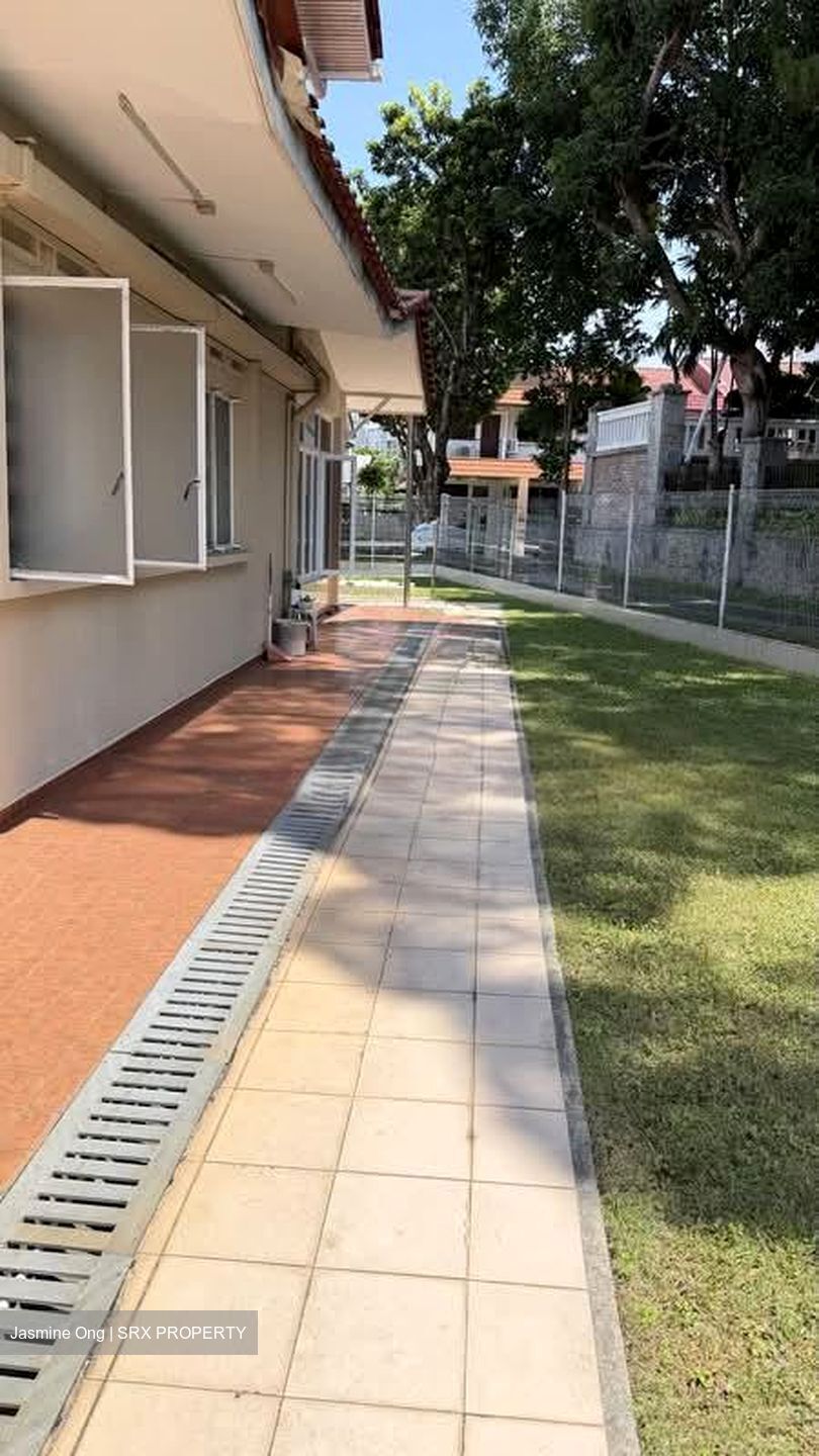 Lorong Kemunchup (D23), Terrace #595618281